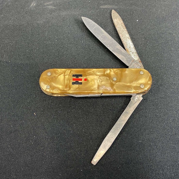 IH Pocket Knife