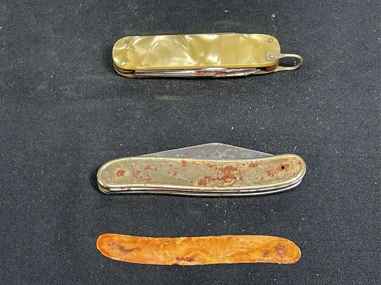 (2)-ih-pocket-knives-image-4