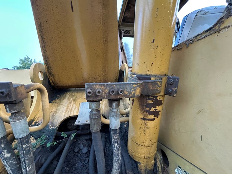 caterpillar-325l-image-39