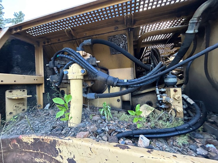 caterpillar-325l-image-27