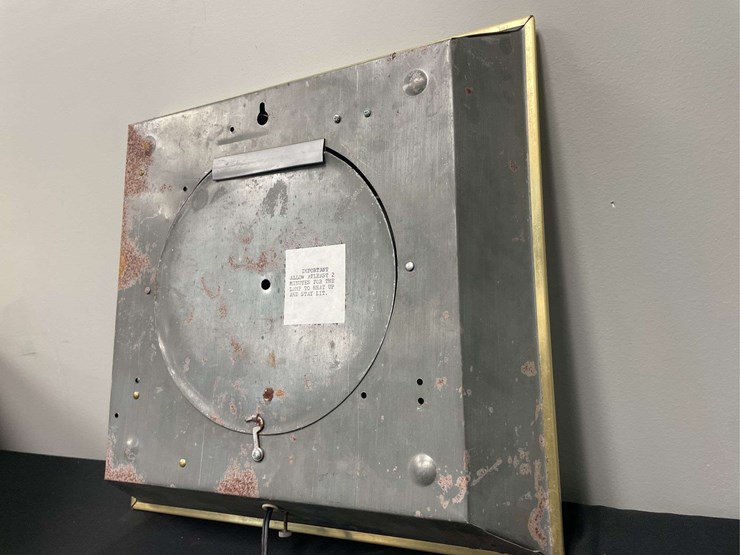 ih-lighted-clock-image-6