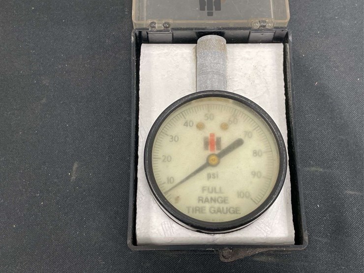 ih-tire-pressure-gauge-image-2
