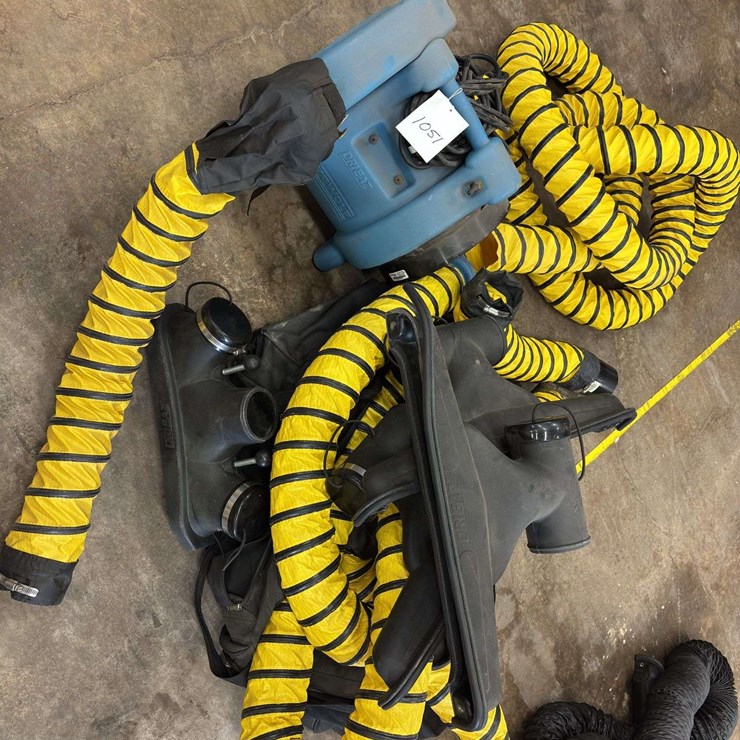 Dri-Eaz Air Wolf Commercial Blower Fan, Hoses, and Attachments…Model: F228