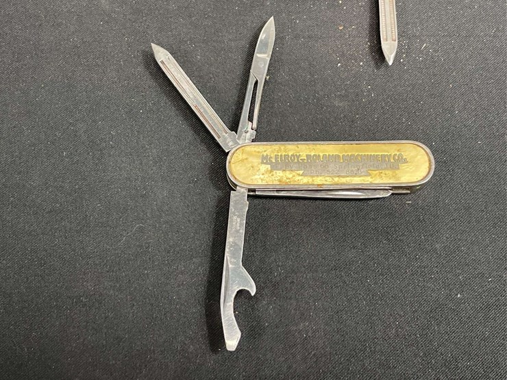 (2)-ih-pocket-knives-image-4
