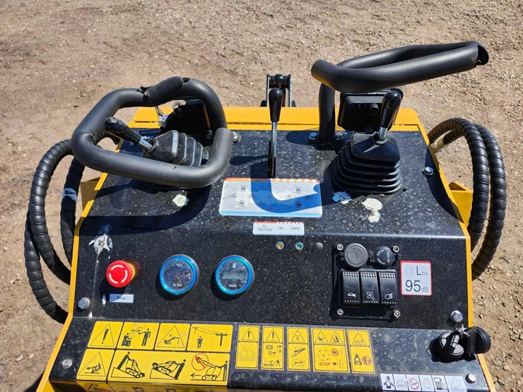 unused-2025-agt-mx-mrt14-compact-track-loader-image-9