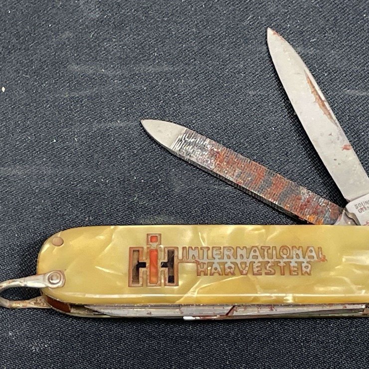 IH Pocket Knife