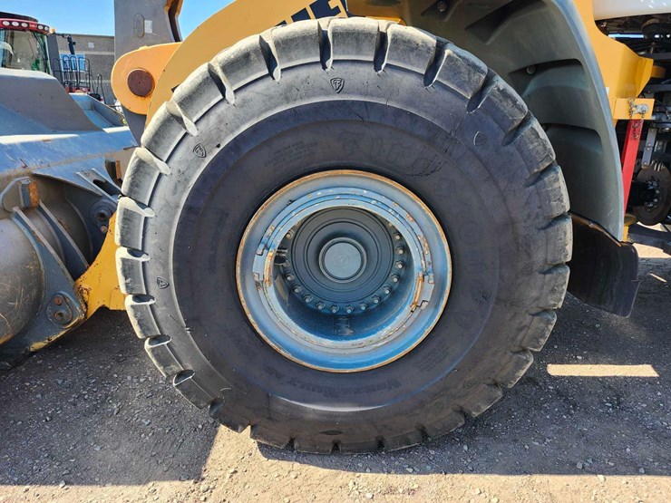 2017-liebherr-l586-image-28