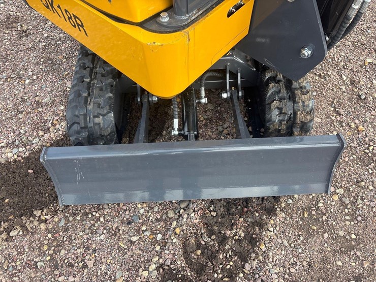 unused-2025-cfg-qk18r-mini-excavator-image-7