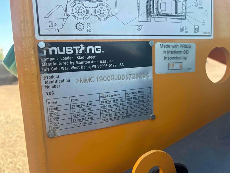 2015-mustang-1900-skid-steer-image-29