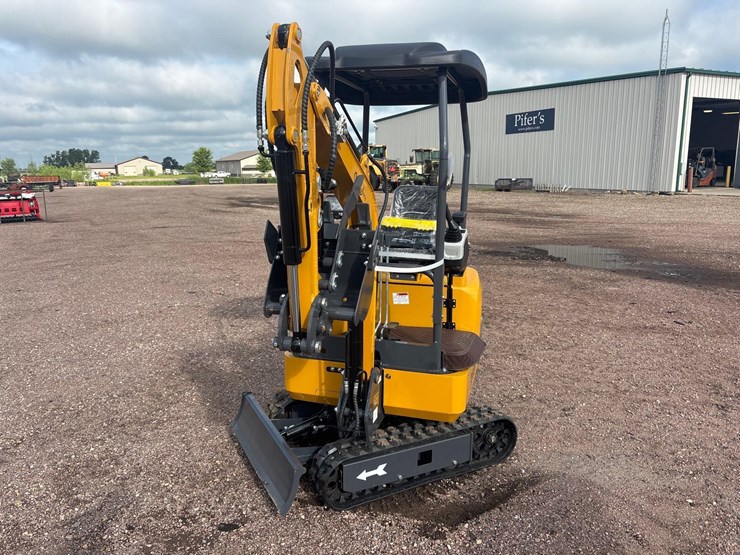 unused-2025-cfg-qk18r-mini-excavator-image-2