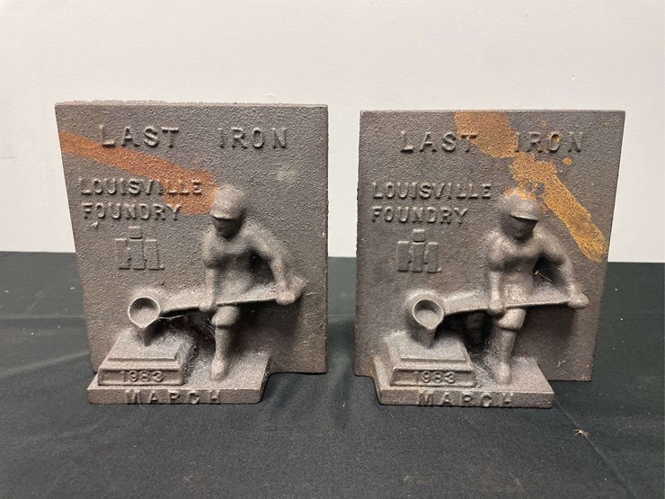 (2)-1983-ih-louisville-foundry-last-iron-image-1