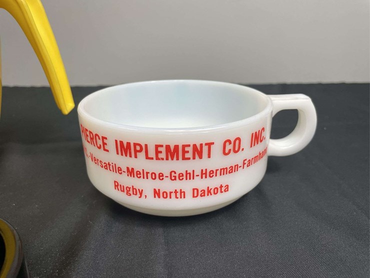 (3)-ih-ashtray,-mug,-pitcher-image-2
