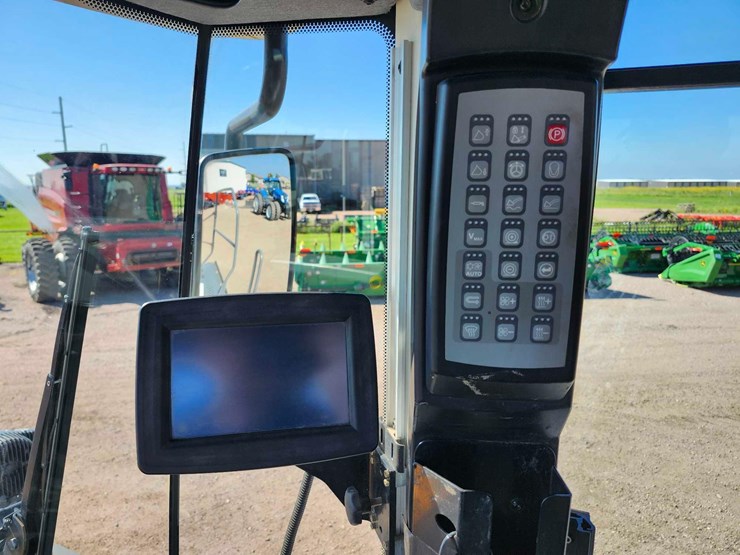 2017-liebherr-l586-image-17
