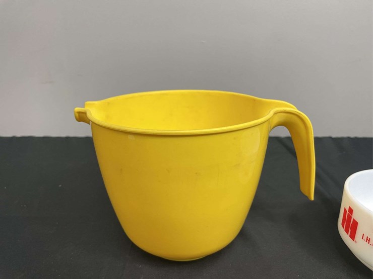 (3)-ih-ashtray,-mug,-pitcher-image-4