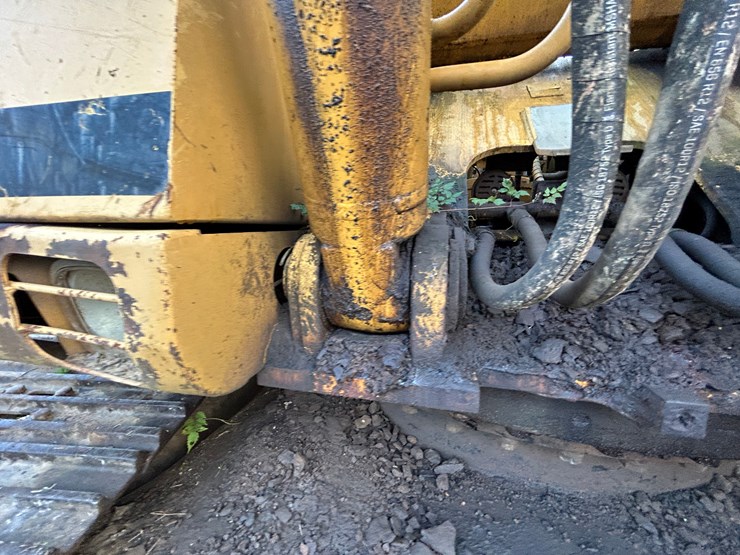 caterpillar-325l-image-37
