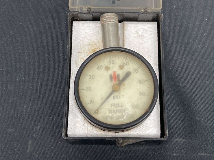 ih-tire-pressure-gauge-image-2