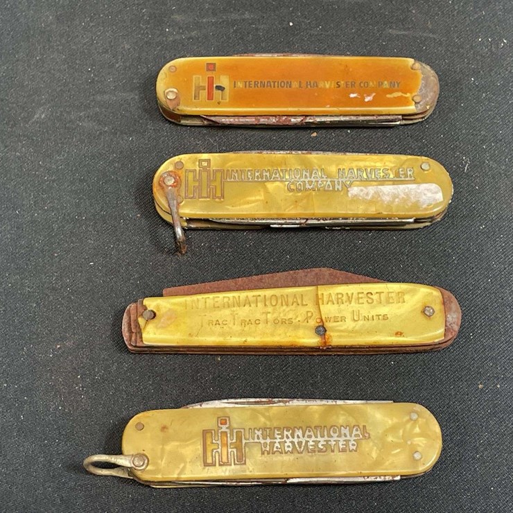 (4) IH Pocket Knives