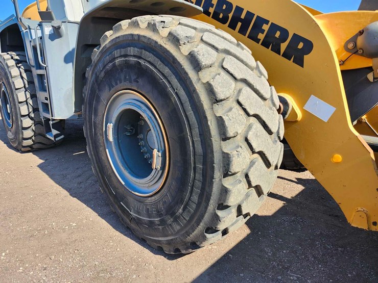 2017-liebherr-l586-image-32
