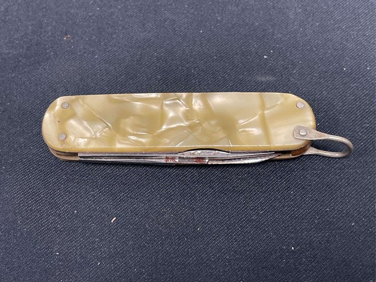 ih-pocket-knife-image-3