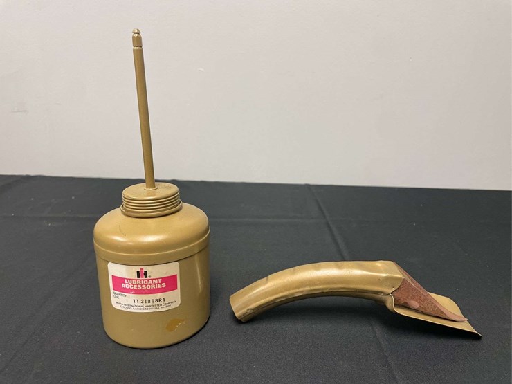 (2)-ih-oil-can-and-oil-can-spout-image-1