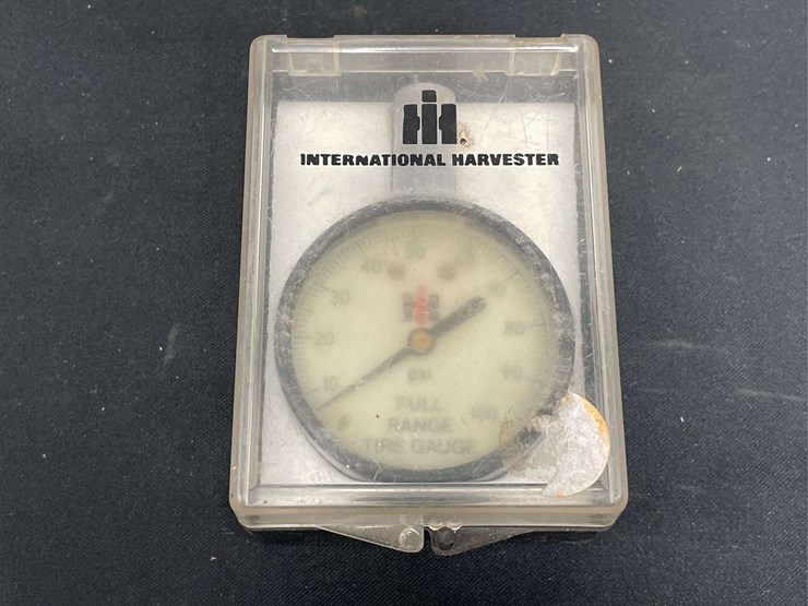 ih-tire-pressure-gauge-image-1