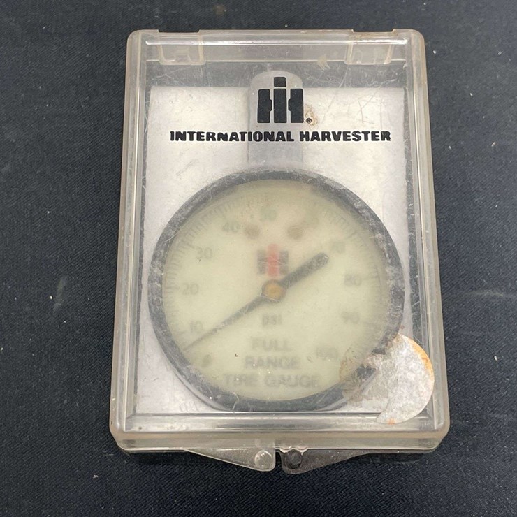 IH Tire Pressure Gauge