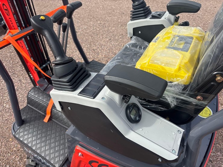 unused-2025-cfg-mx15rx-mini-excavator-image-11