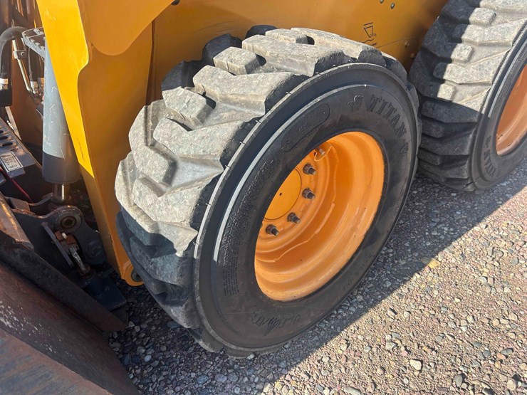2015-mustang-1900-skid-steer-image-25