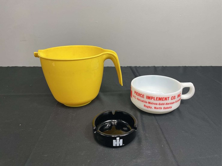 (3)-ih-ashtray,-mug,-pitcher-image-1