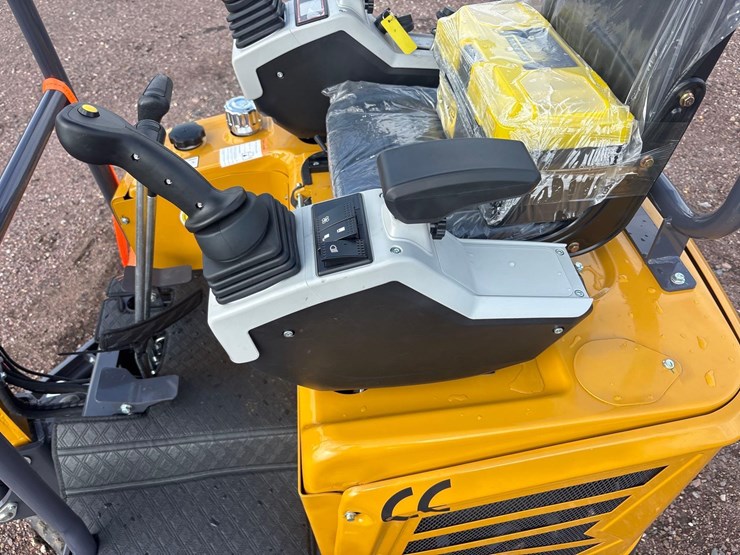 unused-2025-cfg-mx20r-mini-excavator-image-11