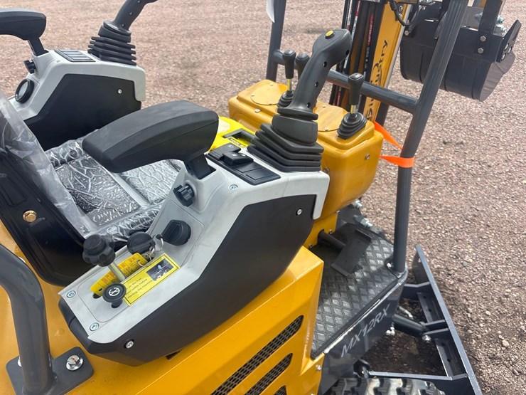 unused-2025-cfg-mx12rx-mini-excavator-image-11