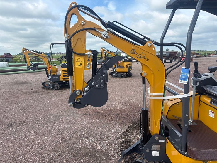 unused-2025-cfg-qk18r-mini-excavator-image-8