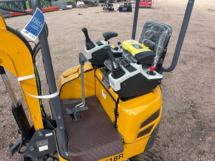 unused-2025-cfg-qk18r-mini-excavator-image-9