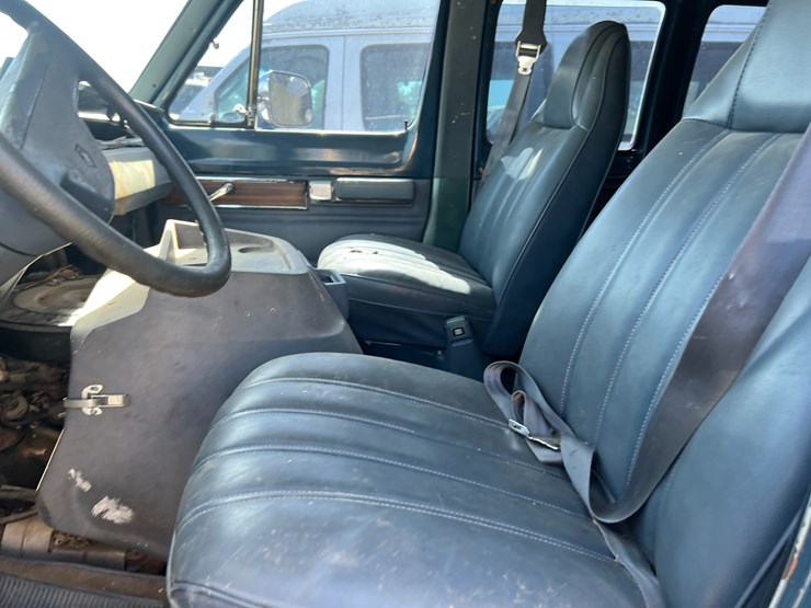 1990-dodge-ram-van-image-16