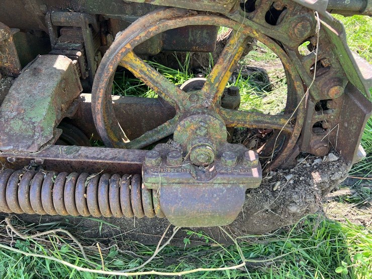 caterpillar-thirty-image-56
