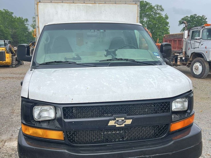 2010-gmc-3500-image-6