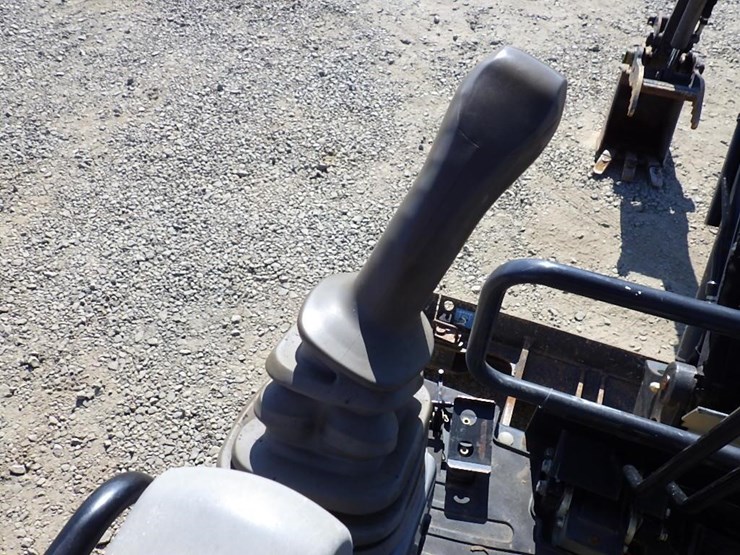 2019-deere-17g-image-21