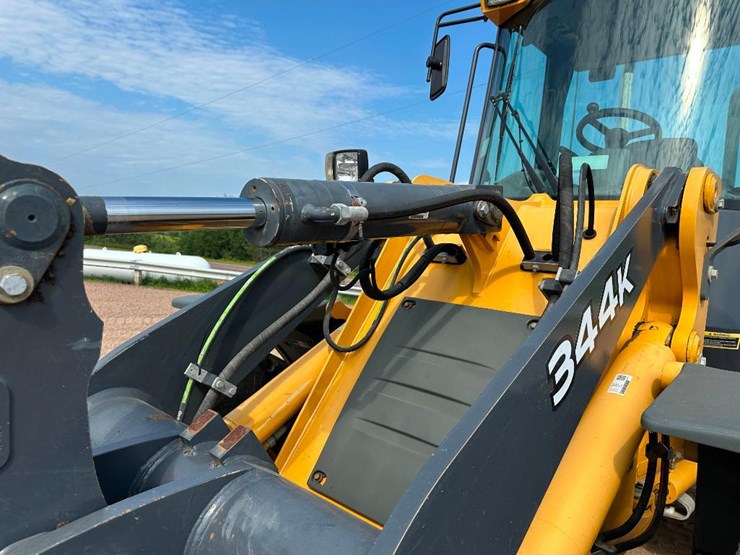 2014-deere-344k-image-30