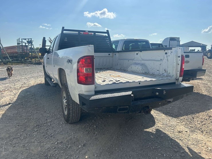 2011-chevy-2500-ext-cab-4x4-pickup-image-2