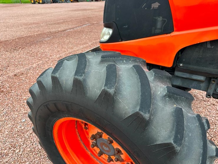 2013-kubota-m126x-image-10
