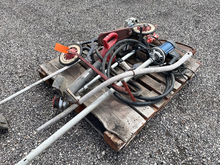 #6329-•-pallet-of-misc.-garden-tools-image-4