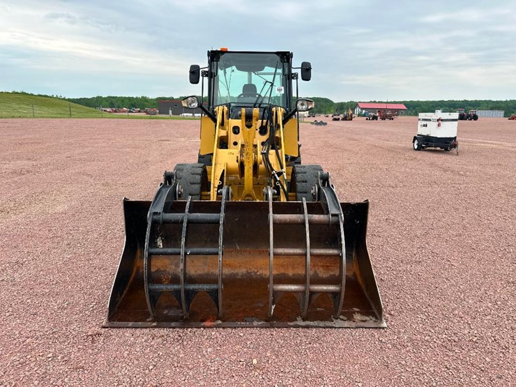 2019-caterpillar-906m-image-2