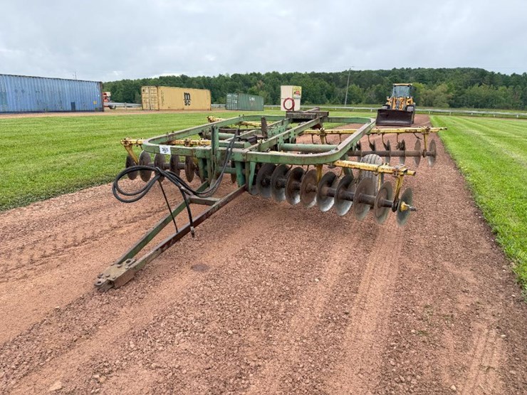 john-deere-210-image-1