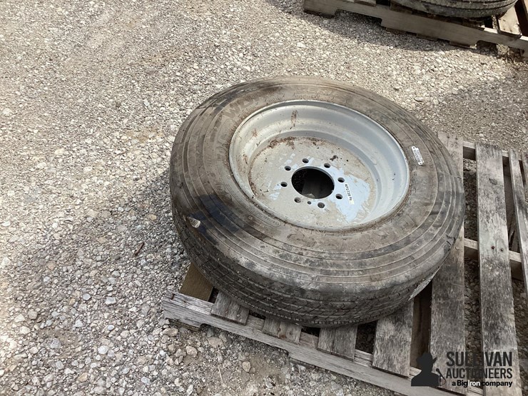 215/75r17.5-tire-&-rim-image-6