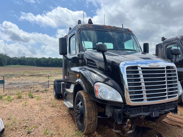 2017-freightliner-s/a-daycab-truck-*inop-image-5