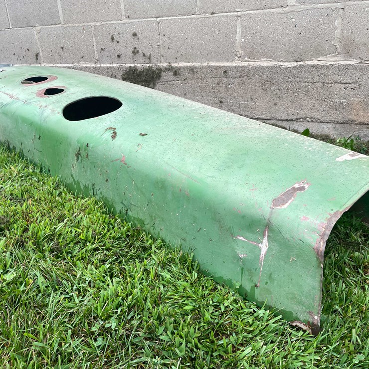 #7488 • John Deere Tractor Hood