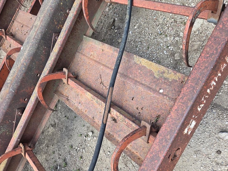 farmhand-hydraulic-square-bale-fork-image-14