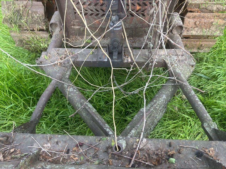 oliver-cleatrac-adh-crawler-image-10