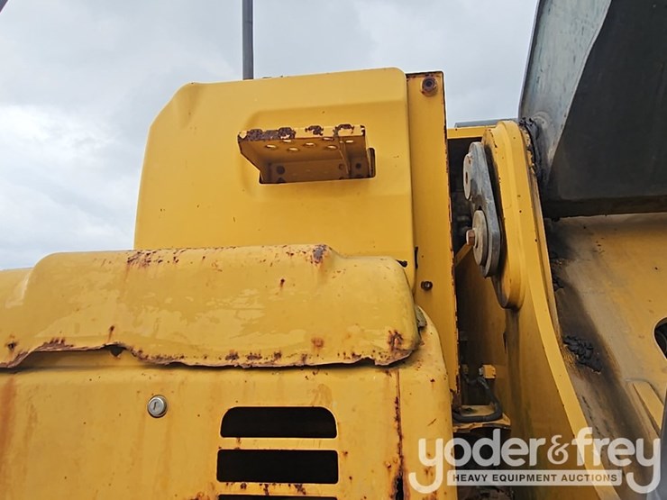 2011-deere-250g-lc-image-35