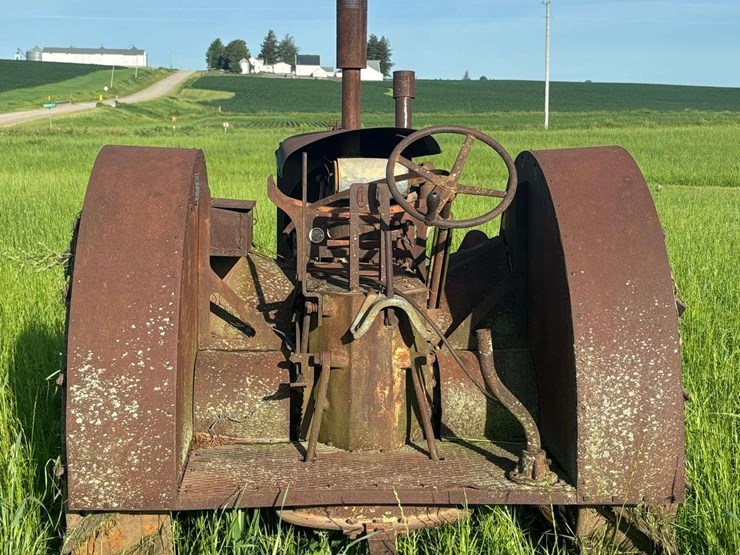huber-4-cylinder-tractor-image-3